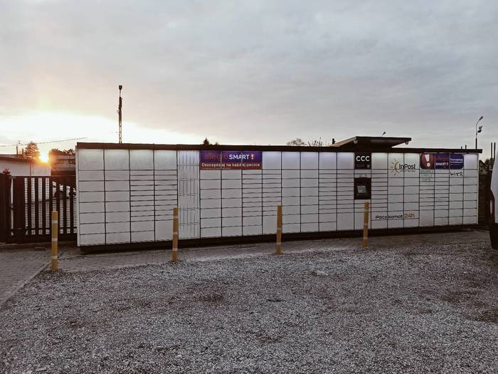 Parcel Locker LMN05M Przy bazarku, po prawej stronie od wjazdu
