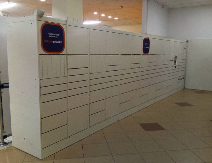 Parcel Locker LOD02HO Obok sklepu Delikatesy Centrum