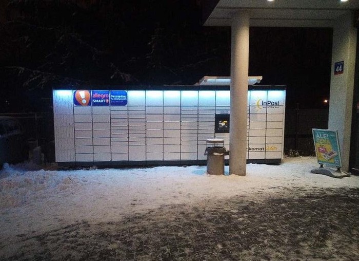 Parcel Locker LOD100M Na parkingu marketu Aldi