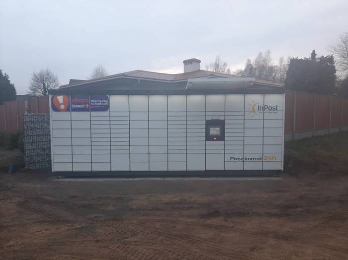 Paczkomat LOD103M Na skrzyżowaniu dróg wewnętrznych