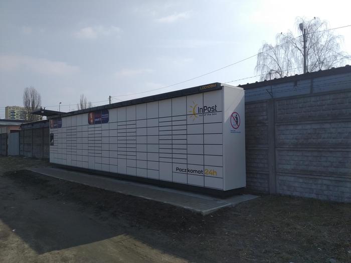 Parcel Locker LOD109M Przy garażach administracji SM Czerwony Rynek