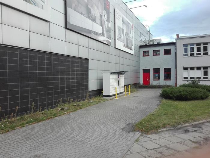 Paczkomat LOD12M Przy salonie meblowym BRW