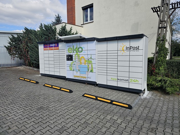 Paczkomat LOD14APP Na parkingu przy Centra Serwis