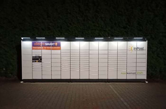 Paczkomat LOD17BAPP na parkingu Okręgowej stacji kontoli pojazdów