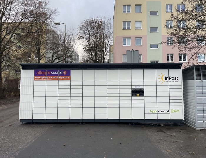 Paczkomat LOD28BAPP Na parkingu Netto