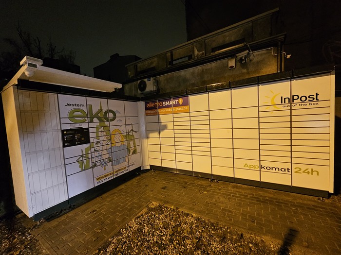 Paczkomat LOD29APP Na parkingu