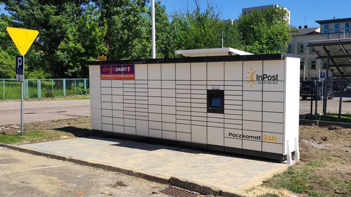 Paczkomat LOD318M Na parkingu przy Centrum Sportu Łódzkiego Uniwersytetu Medycznego