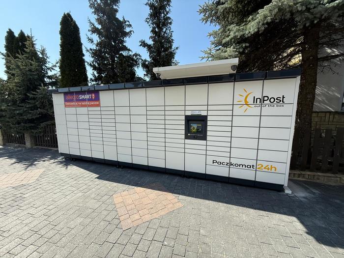 Paczkomat LOD335M przy cukierni Braci Miś