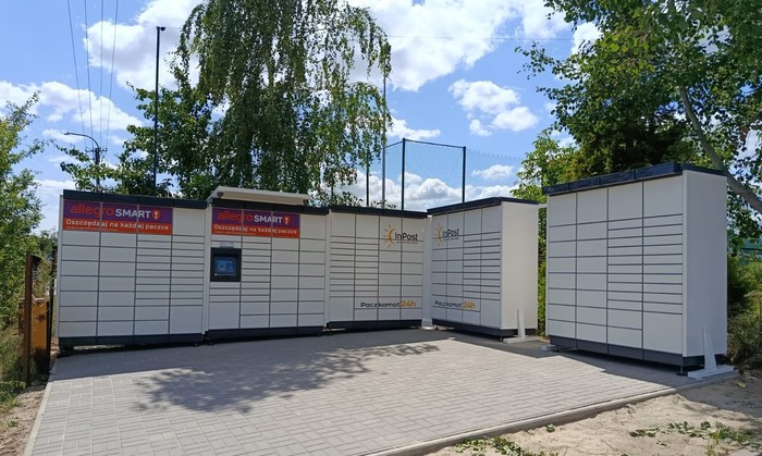 Parcel Locker LOD337M przy restauracji