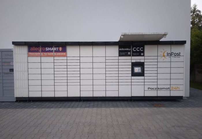 Поштомат LOD342M Na parkingu przy Żabce