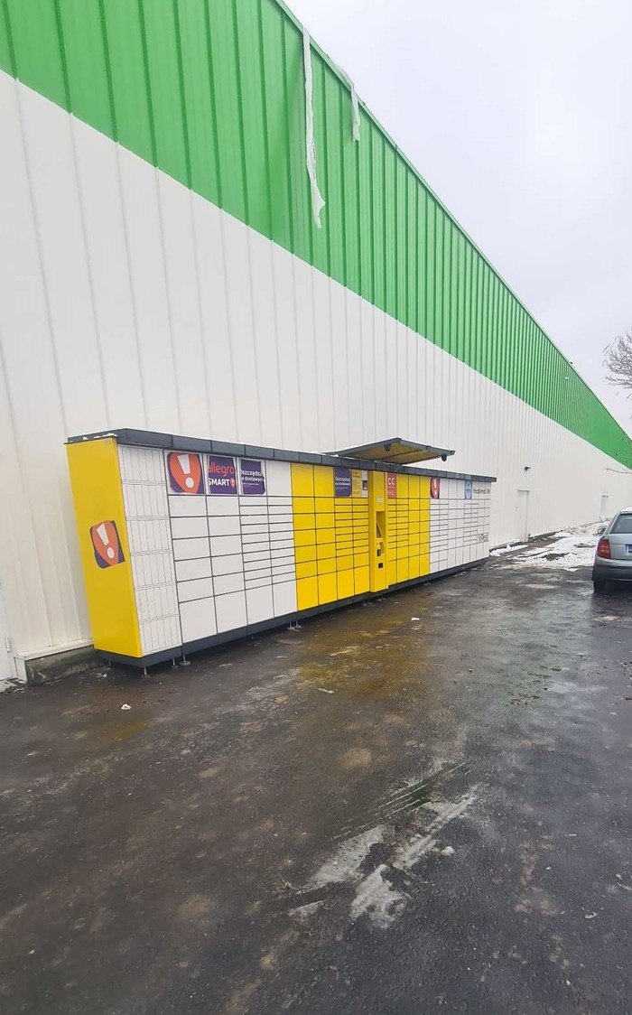 Paczkomat LOD34A Przy sklepie Leroy Merlin.