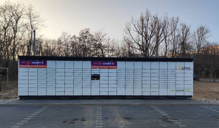 Paczkomat LOD34BAPP na parkingu Lidla