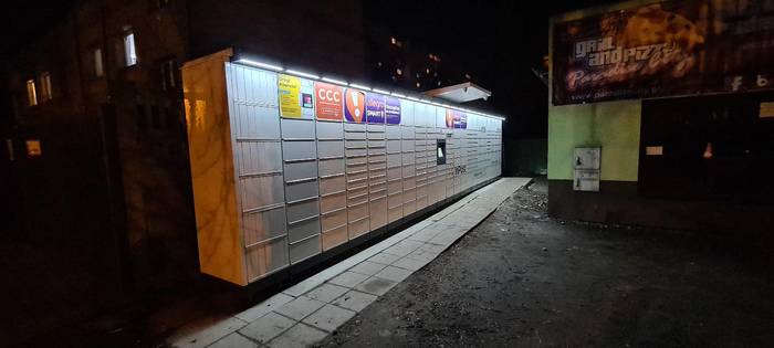 Paczkomat LOD36M Na parkingu przy Duck Barber Shop
