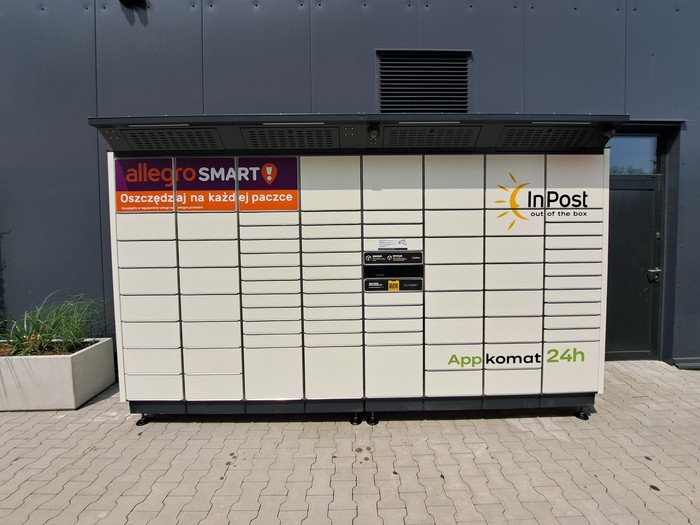 Paczkomat LOD47BAPP Przy tylnej ścianie Parku Handlowego