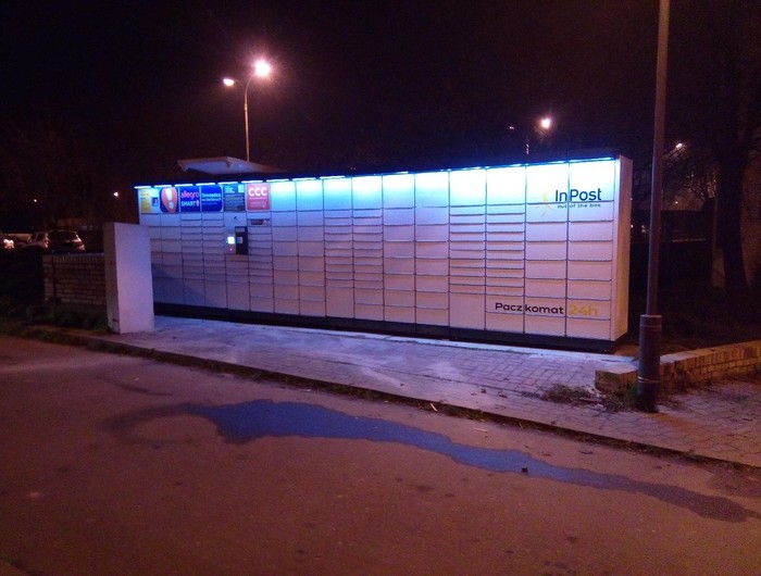 Parcel Locker LOD49N Na terenie hotelu, wjazd od Alei Matek Polskich