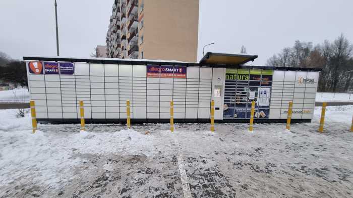 Paczkomat LOD55A Na parkingu przy Galerii Wici