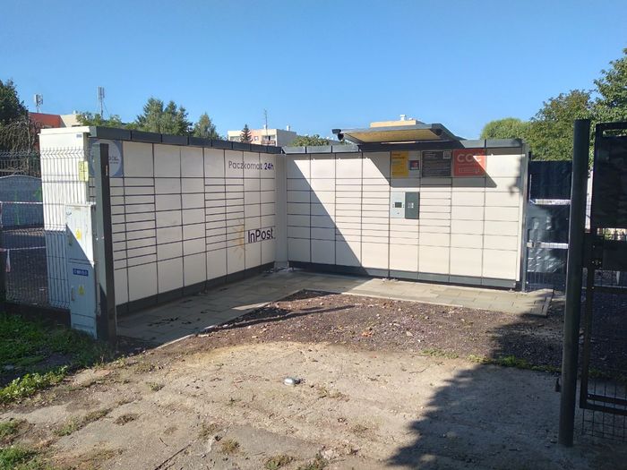Paczkomat LOD71N Na Parkingu ul.  Wdzięczna 17