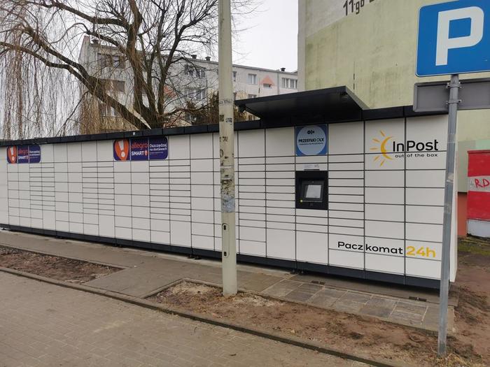 Paczkomat LOD76M Na szczycie bloku nr 53