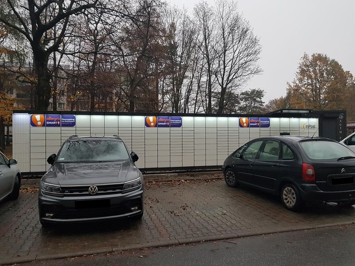 Поштомат LOD78M Przy sklepie z częściami samochodowymi Wojd Cars