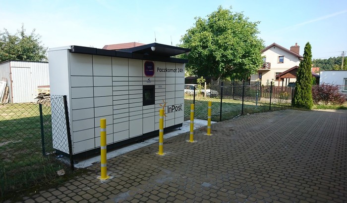 Paczkomat LOG01M Tessa Dom - parking od strony Spokojnej