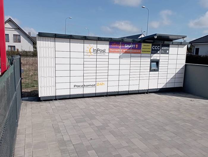 Paczkomat LOK02M Obok centrum ubezpieczeń