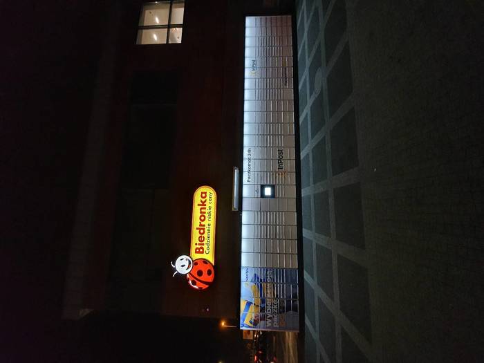 Paczkomat LOM01M Na stacji paliw Orlen