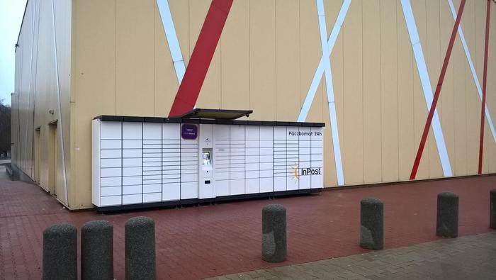 Parcel Locker LOM03A Przy Galerii Łomianki, pod logiem marketu Auchan