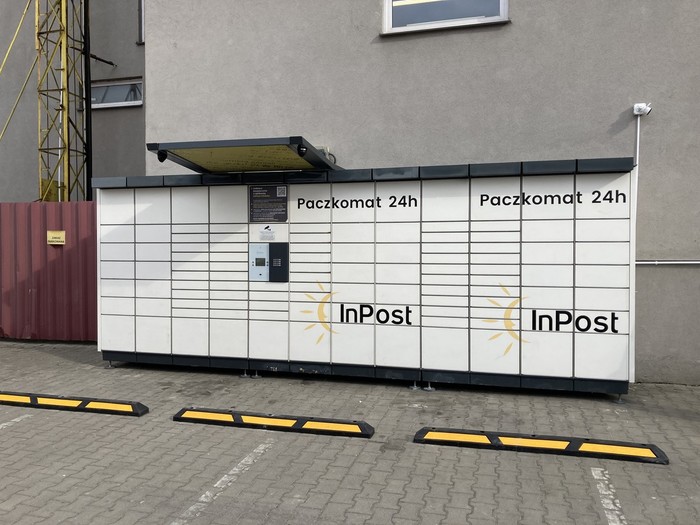 Paczkomat LOM03N przy salonie Abra