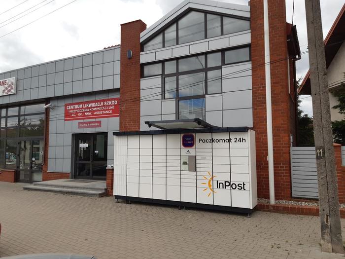 Paczkomat LOM08N Przy warsztacie samochodowym