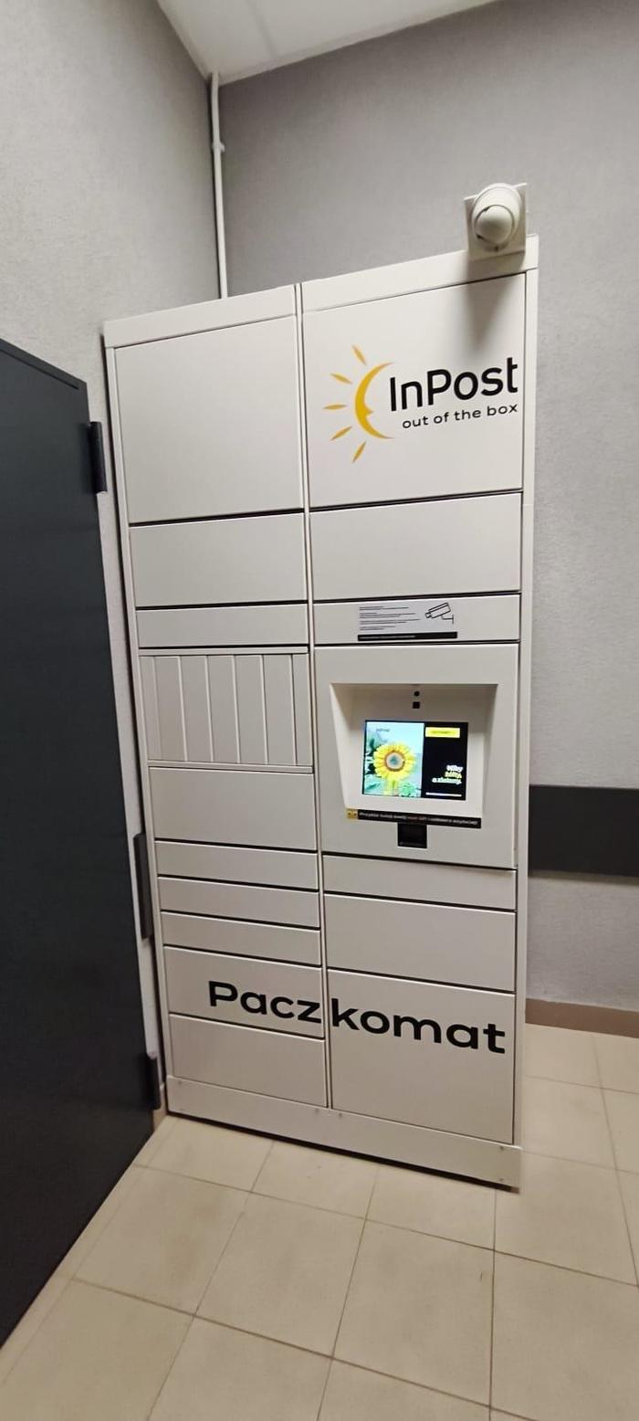Paczkomat LON01HP przy sklepie spożywczym Gama