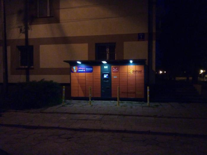 Paczkomat LOW01G Na osiedlu