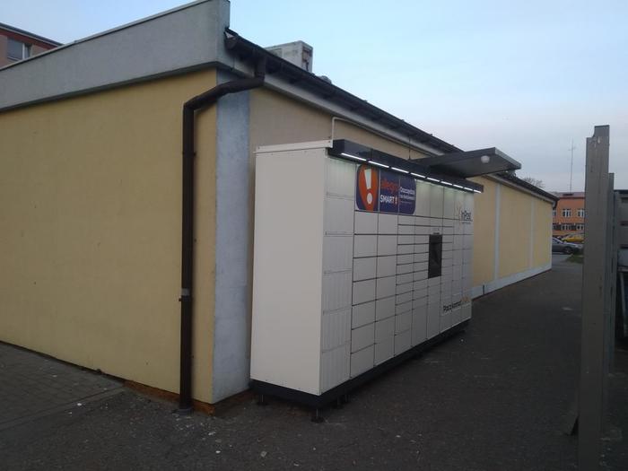 Paczkomat LOW02M przy sklepie Lewiatan