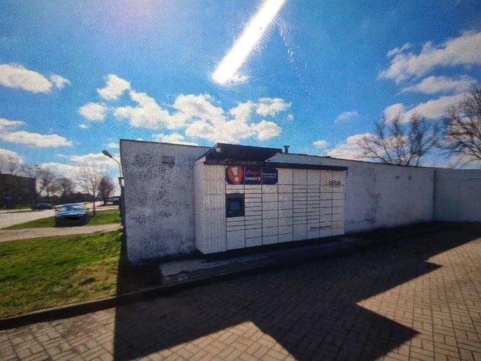 Paczkomat LOW09M Przy myjni bezdotykowej.