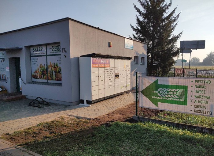 Parcel Locker LOWQ01BAPP przy sklepie spożywczym