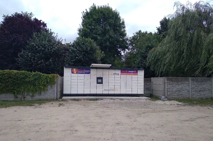 Поштомат LOZ02M Przy Parkingu(naprzeciw boiska sportowego)