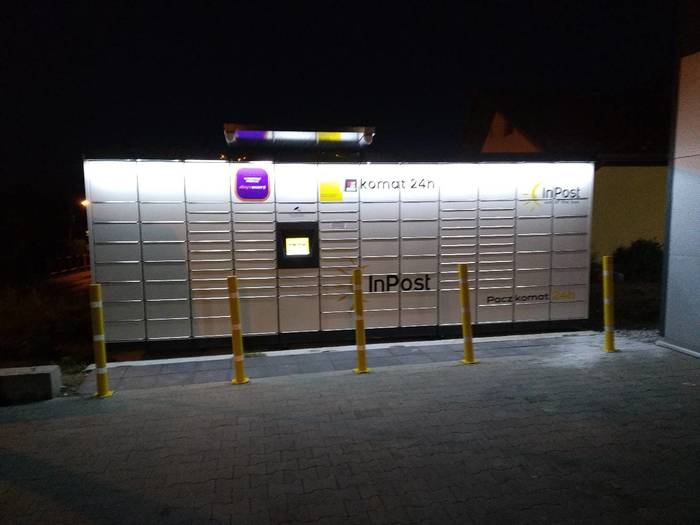 Paczkomat LPK01M Parking przy sklepie Lewiatan