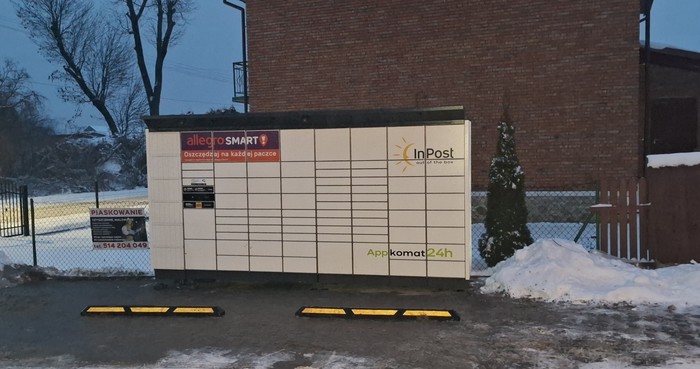 Поштомат LPNX01BAPP Parking przed sklepem