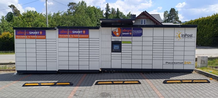 Paczkomat LPO01M Na parkingu