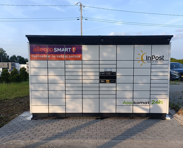 Paczkomat LPO02BAPP na terenie stacji paliw