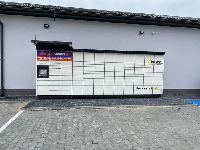 Paczkomat LQC01M przy sklepie Lewiatan