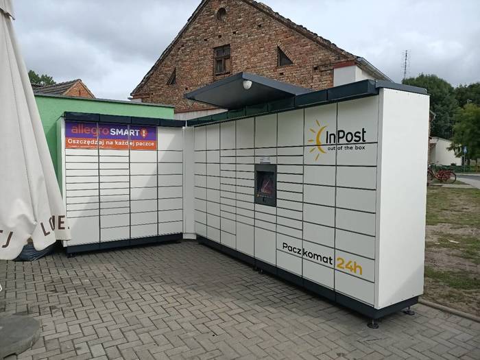 Paczkomat LQM01M przy sklepie