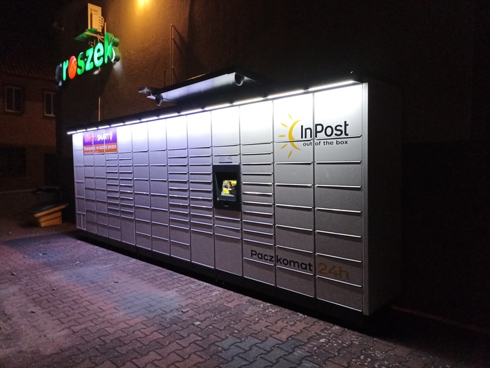 Paczkomat LQN01M przy sklepie Groszek