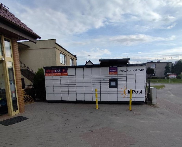 Paczkomat LSO01M Przy wejściu do sklepu Lewiatan