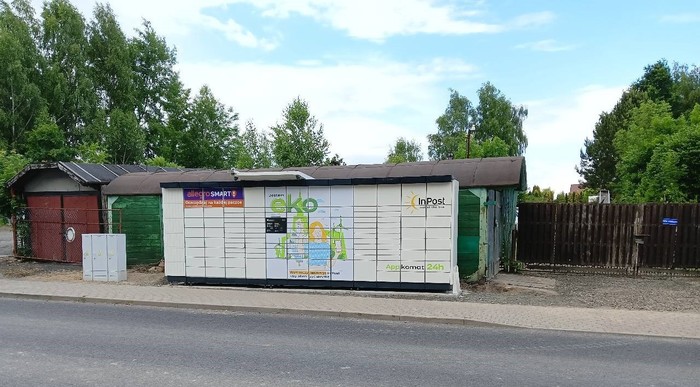 Parcel Locker LUA01APP Przy wjeździe na parking.