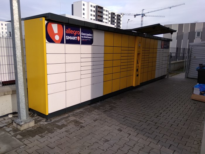 Paczkomat LUB09A Przy markecie Biedronka