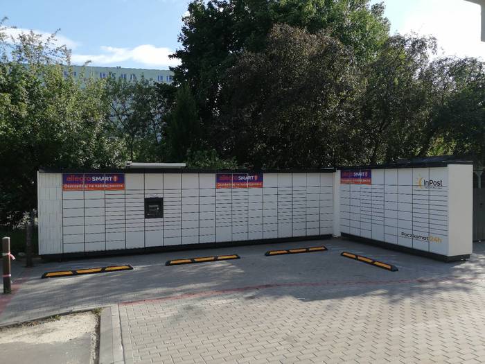 Paczkomat LUB108M Za budynkiem usługowym