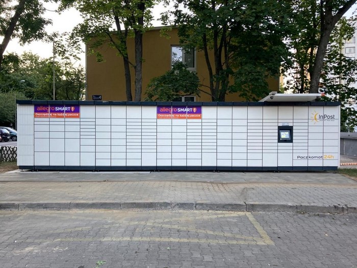 Parcel Locker LUB110M Przy budynku administracji