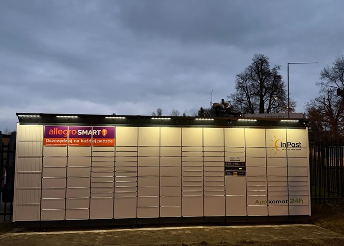 Paczkomat LUB33BAPP Przy wjeździe do sklepu ogrodniczego Irpol
