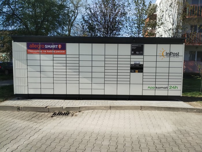 Paczkomat LUB43BAPP Przy wjeździe