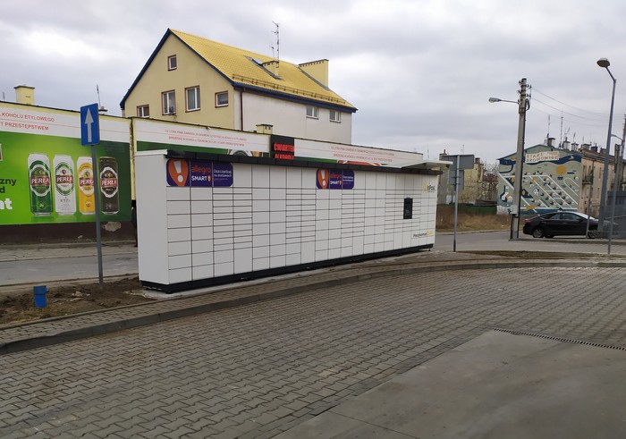 Parcel Locker LUB51M na stacji paliw MOYA